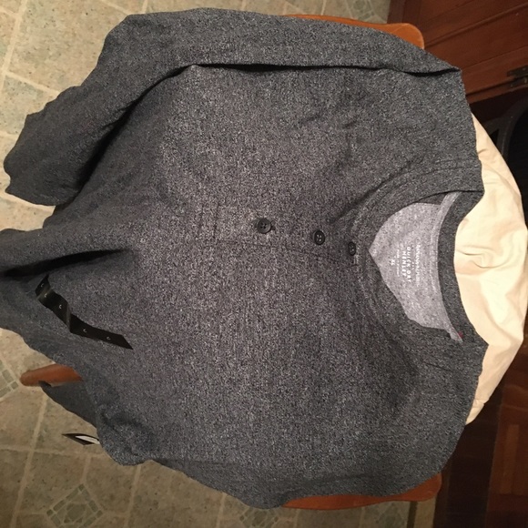 Brand NEW Banana Republic Men’s XL Quick Dry Henley in Charcoal orig$30 - Picture 1 of 2